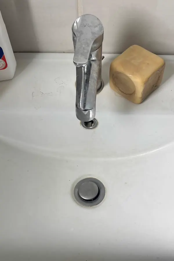 Lavabo avant nettoyage